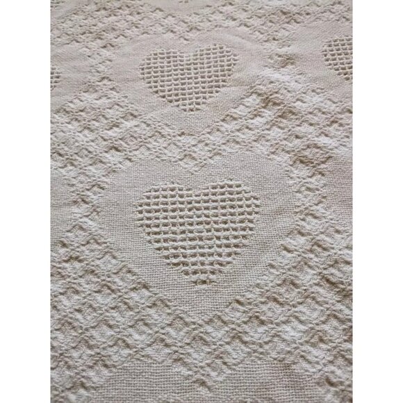 Weave Fringed Waffle Heart Pattern Throw Lap Blanket VTG 49" x 62" - Picture 4 of 5